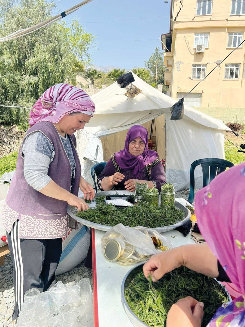 Öğrenci evinden dünyaya açılıyor