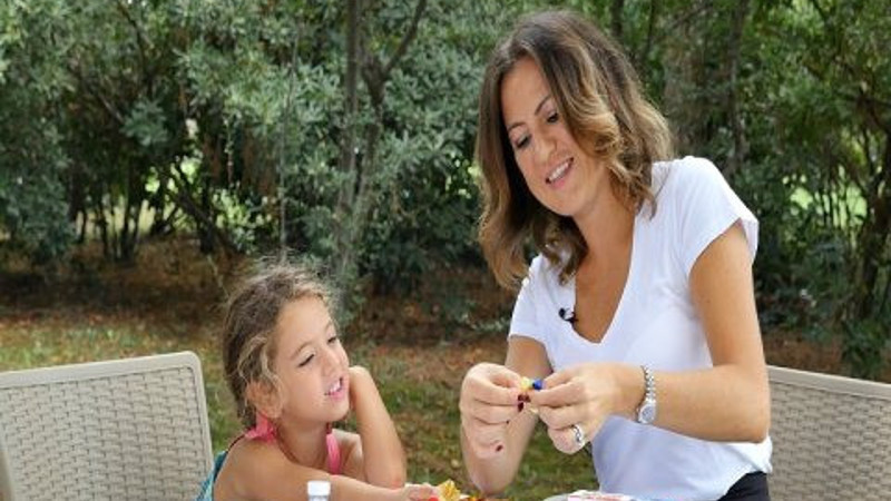 Mira, Kayıp Balık Dori tacı yaparsa Kinder Surprise kazanacak