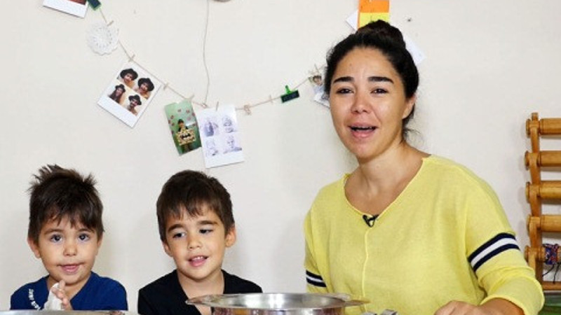 Doğa ve Alp balık kurabiye yaparsa Kinder Surprise kazanacak