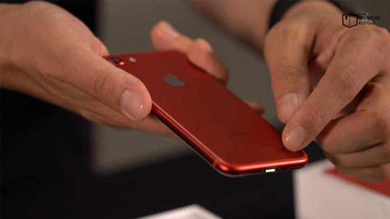 Apple'dan kıpkırmızı iPhone 7!
