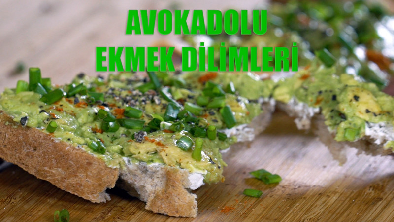 Avokadolu ekmek dilimleri