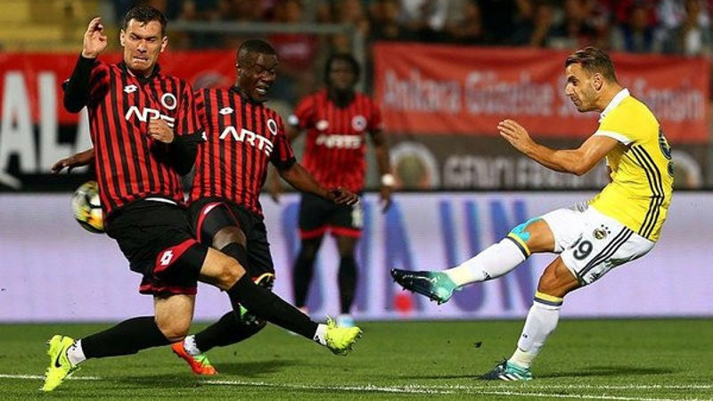 Gençlerbirliği'nin aradığı boşlukları Fenerbahçe vermiyor.