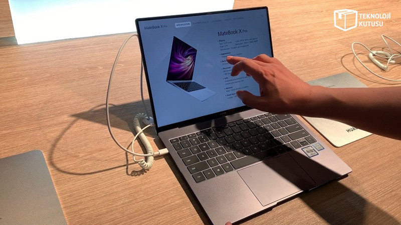 Huawei Mate X Pro: MacBook Pro'ya meydan okuyor