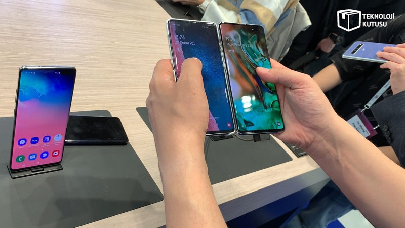Galaxy S10 Plus ve Galaxy S10 5G yan yana