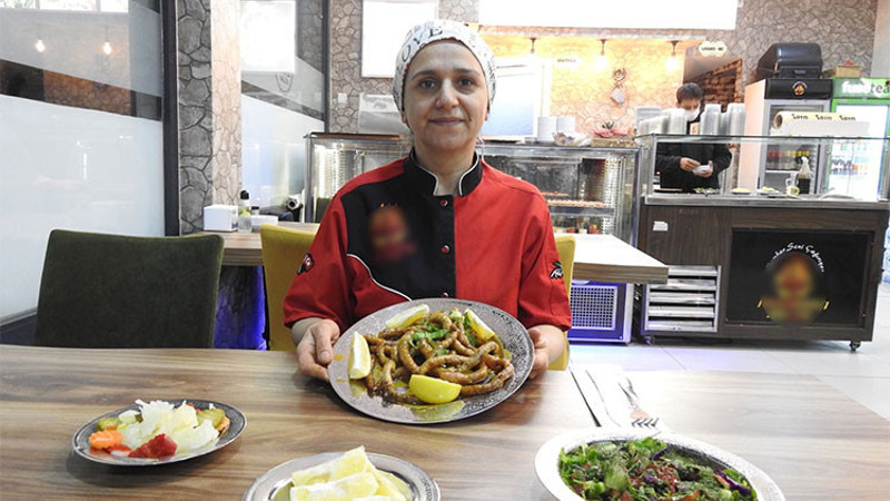 Herkese örnek olacak bir öykü: Pazarda mumbar tezgahından kendi iş yerine