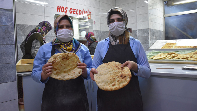Eşleri çalışmak için yurt dışına gitmesin diye fırıncı oldular