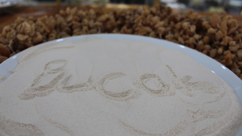 Toros Dağları'nda yetişen orkide bitkisinin köklerinden elde ediliyor, kışın yok satıyor