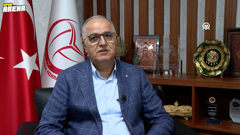Voleybol Federasyonu Başkanı Üstündağ'dan Santarelli savunması
