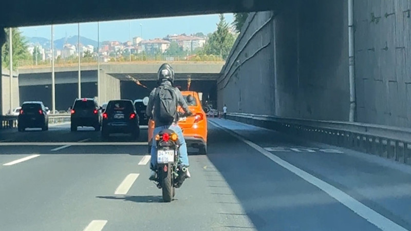 Beşiktaş'ta emniyet şeridinde duran araca çarpan motosikletli öldü