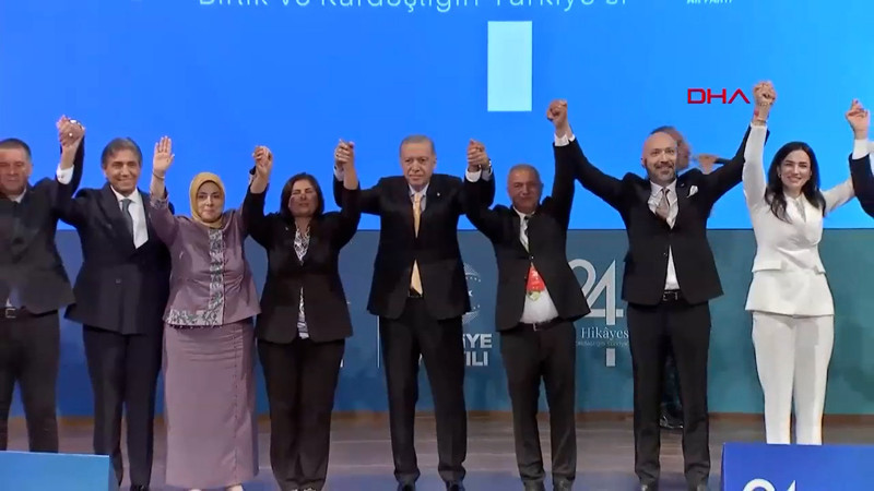 CHP'den istifa eden Özlem Çerçioğlu AK Parti’de: Alnım ak başım dik