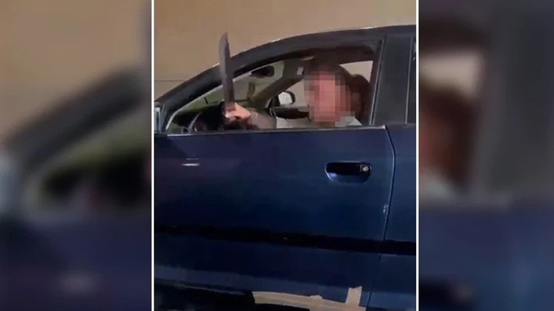 Ankara'da trafik tartışmasında camdan kılıç savurdu; o anlar kamerada