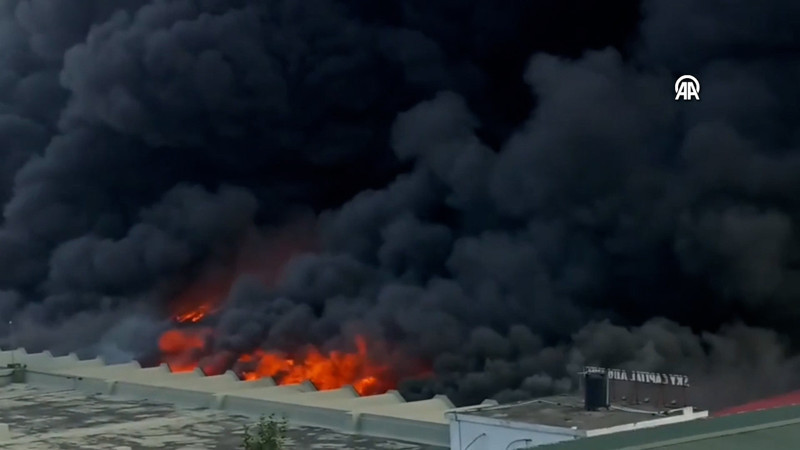 Bangladeş’in en büyük havalimanında yangın!