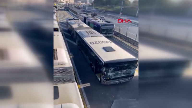 Sefaköy'de metrobüs kazası