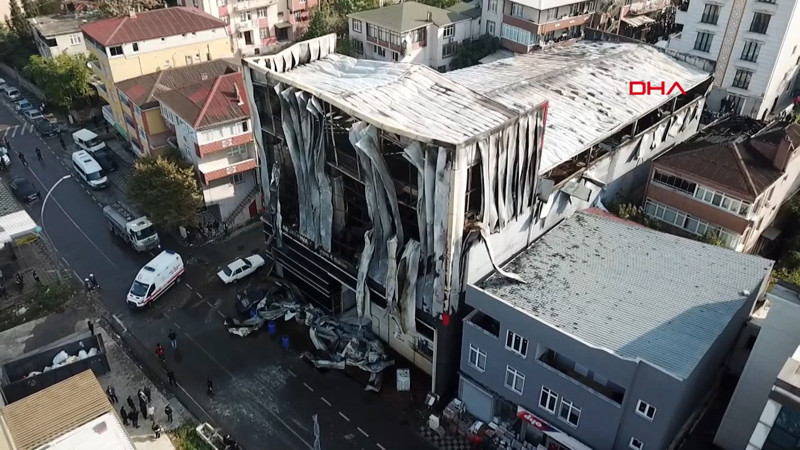 Kocaeli'de kozmetik fabrikasında yangın: Fabrika havadan görüntülendi