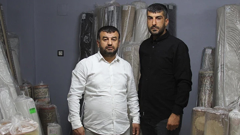 Adana'da halıdan servet çıktı: Dürüst çalışandan örnek davranış