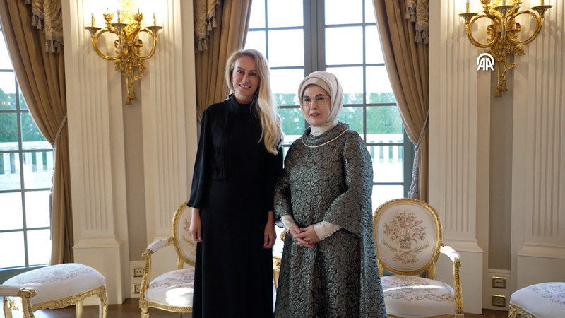 Emine Erdoğan, KKTC Cumhurbaşkanı'nın eşi Nilden Bektaş Erhürman ile bir araya geldi