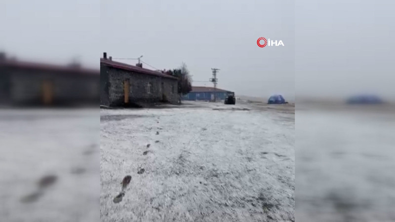 Kars’ta yüksek kesimlere kar yağdı