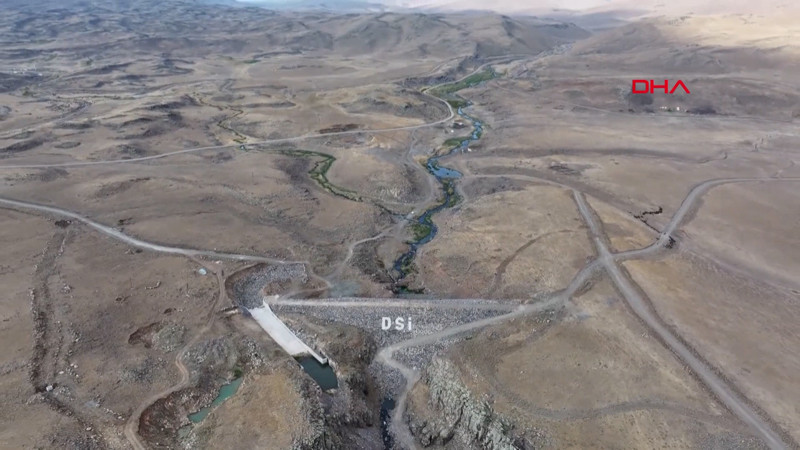 Ağrı'daki Taşlıçay Derecek Barajı'nda su tutulmaya başlandı