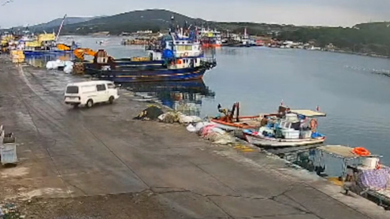 Didim'de kamyonetin denize uçtuğu anların görüntüleri ortaya çıktı