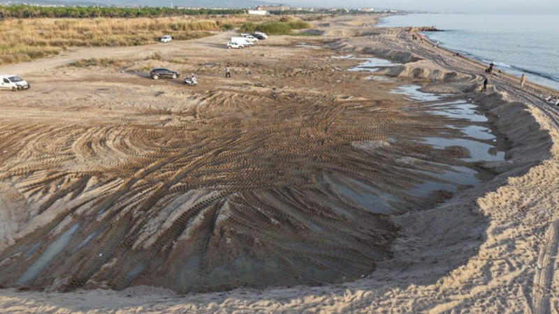 Antalya'da kum hırsızları sahilleri talan etti
