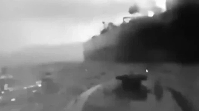 Karadeniz'de iki gemide patlama...Ukrayna gemiye saldırı anını paylaştı