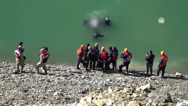 Van'da kontrolden çıkan otomobil baraja düştü