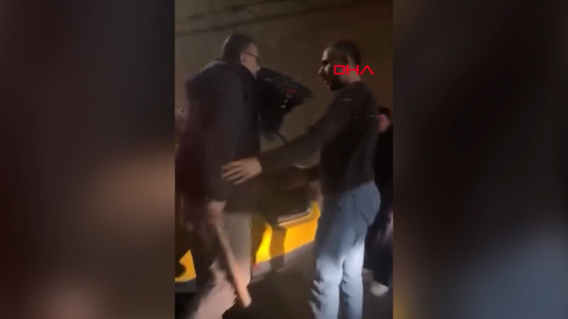 Kağıthane’de trafik tartışmasında taksici sopayla saldırdı!