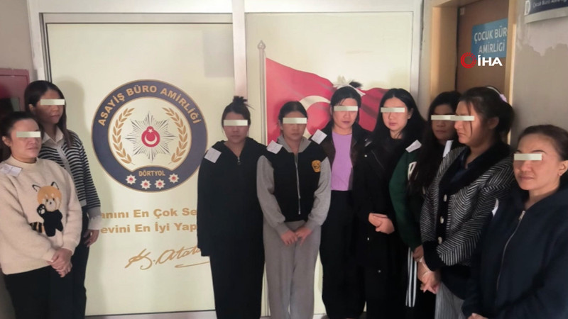 Polis denetiminde ilginç anlar: Gizli bölmede yakalandılar