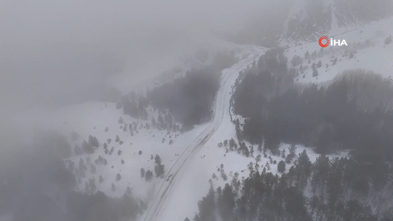 Erzincan’ın Refahiye ilçesinde kar yağışı etkili oldu