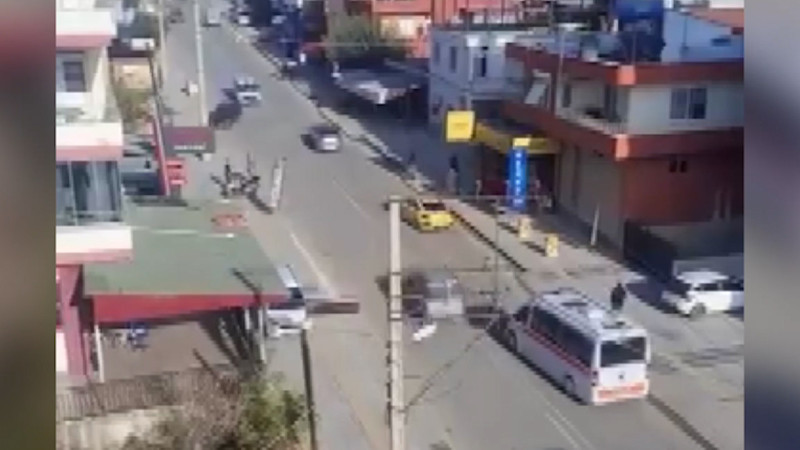 Önce komşusu anne ve oğlunu, ardından büfeciyi öldürdü; vurularak yakalandı