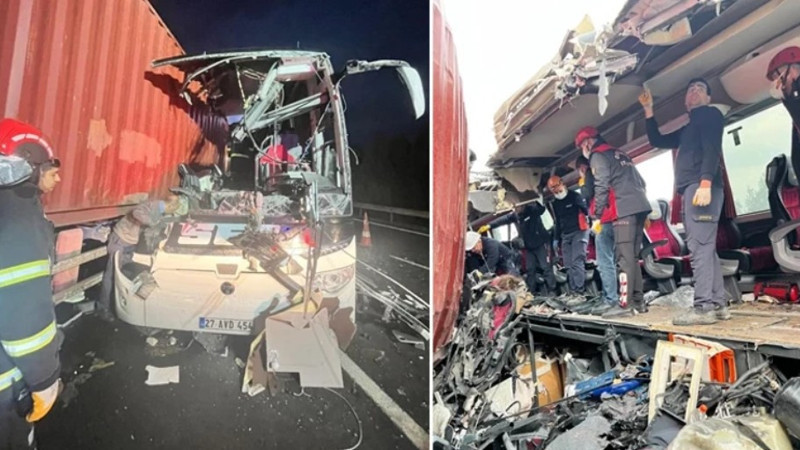 Yolcu otobüsü, otoyolda TIR'a çarptı