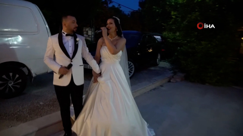 Düğünlerinde söyledikleri şarkı başlarına bela oldu