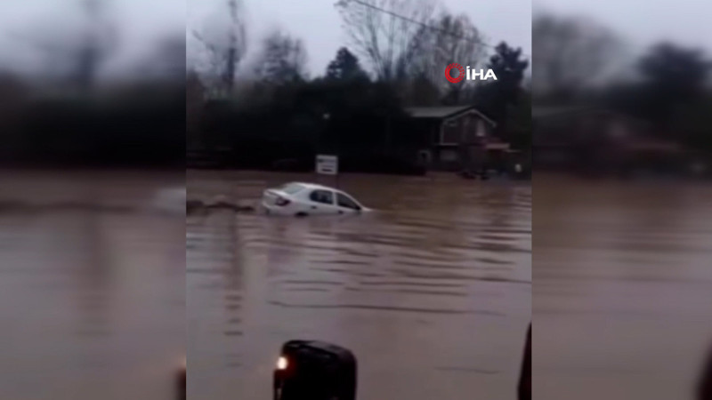 Sarıyer Kilyos yolu yağış nedeniyle göle döndü