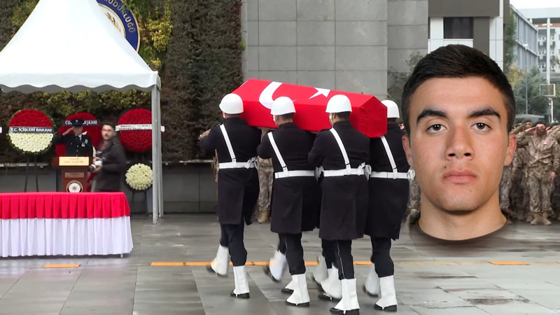 Şehit polis memuru Emre Albayrak i&#231;in İstanbul İl Emniyet M&#252;d&#252;rl&#252;ğ&#252;nde t&#246;ren d&#252;zenlendi