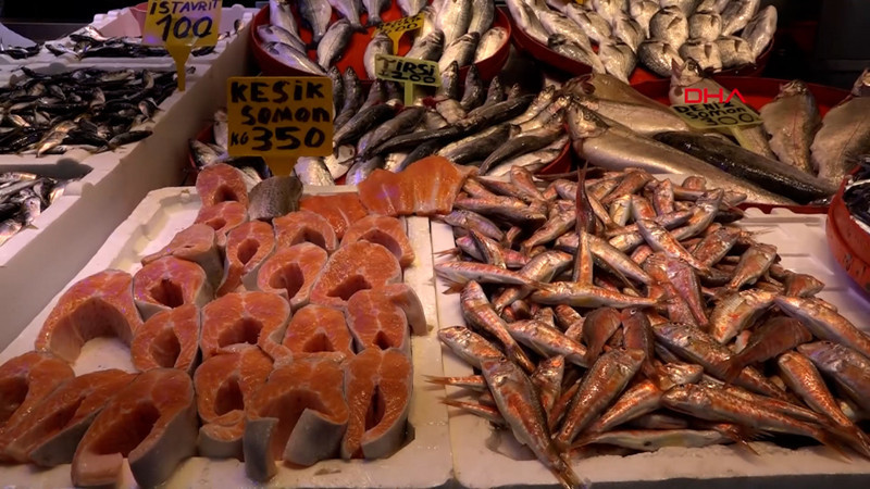 Balık tezgahlarında hamsi bolluğu