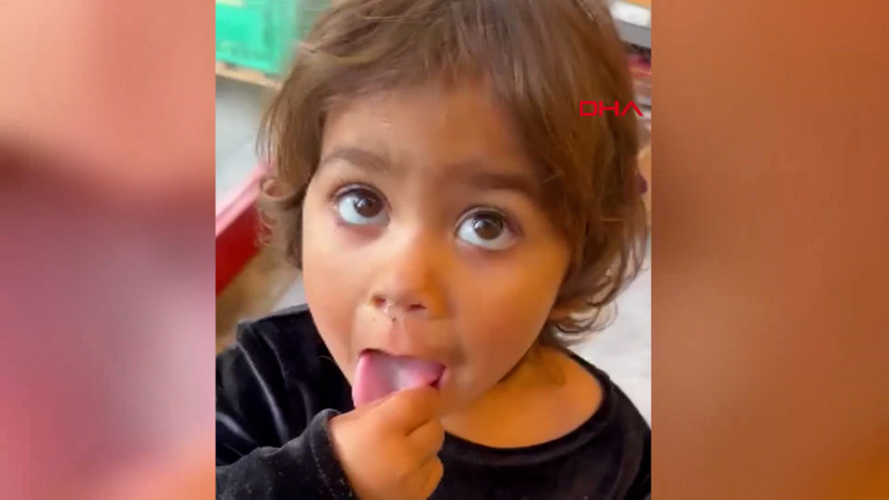 Pendik&#39;te 2 katlı binanın giriş katında yangın! Y&#252;rek yakan g&#246;r&#252;nt&#252;ler ortaya &#231;ıktı