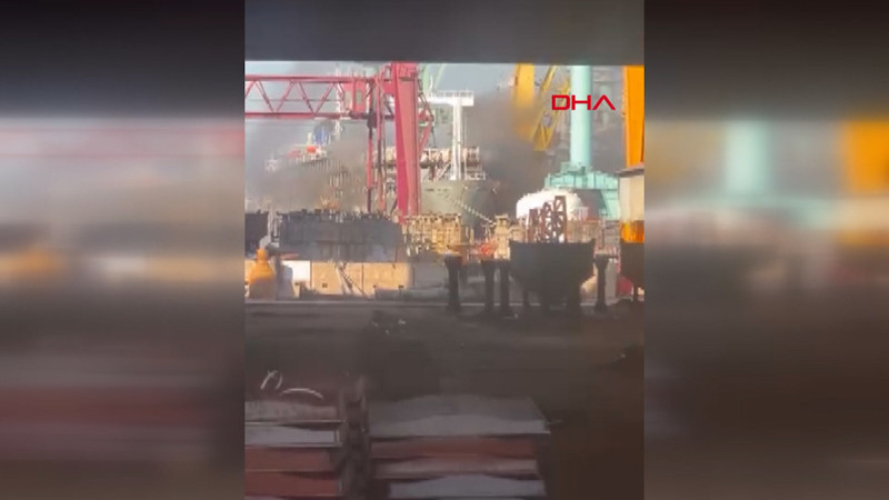 Tuzla'da tersanede gemide yangın