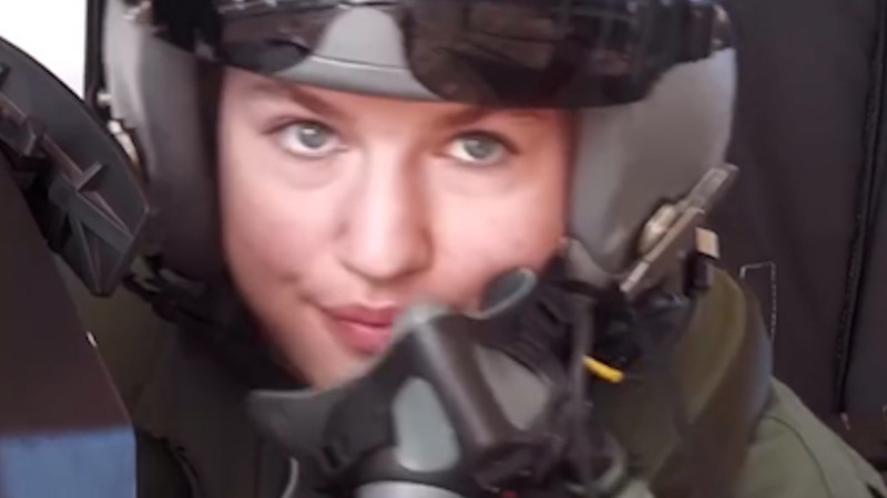 20 yaşında pilot oldu... İlk kez yalnız uçtu