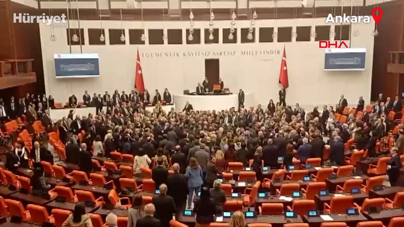 TBMM’de AK Parti ve CHP'li milletvekilleri arasında kavga