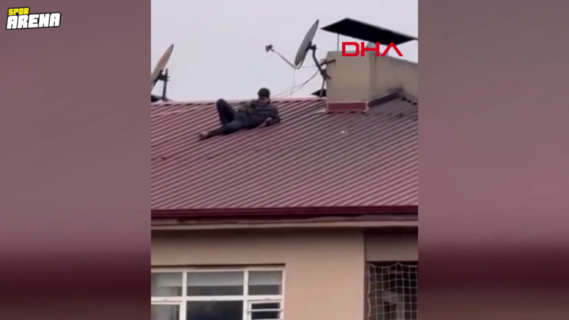 Amatör Lig maçını çatıda uzanarak izledi; o anlar kamerada