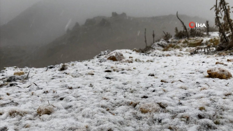Afyonkarahisar'da kar yağışı yüksek kesimlerde etkili oldu