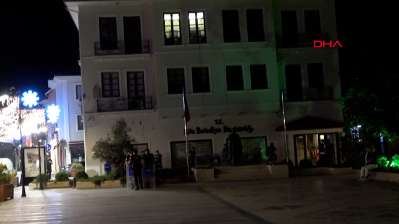 Şile Belediyesi'ne operasyon, çok sayıda gözaltı...