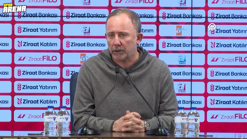 Sergen Yalçın'dan hakem serzenişi: 'Bize kırmızı kart, rakibe uyarı!'