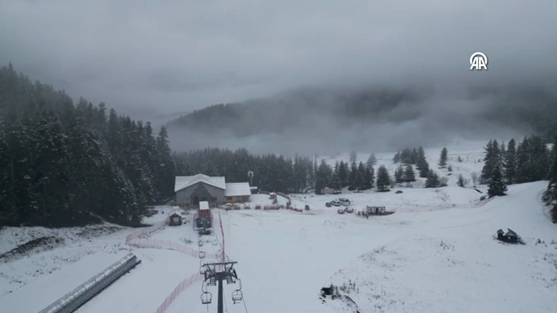 Yıldıztepe Kayak Merkezi'nde kar yağışı etkili oluyor