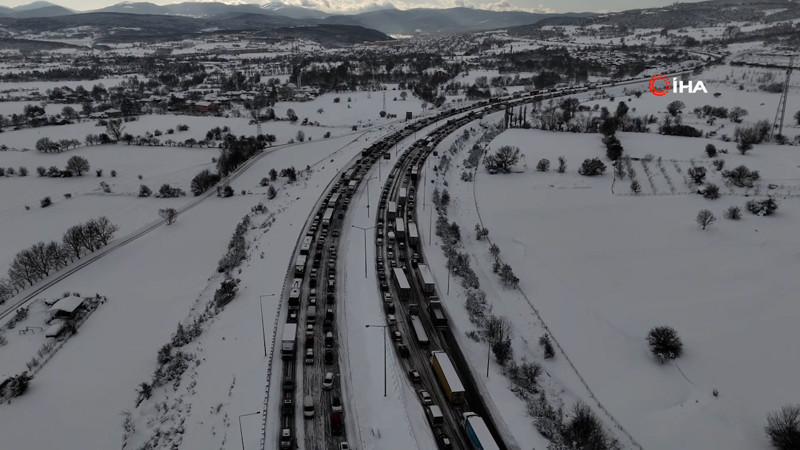 TEM Otoyolu’nun Bolu geçişinde trafik felç!