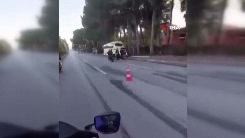 Alanya'da görevli polislerin üzerine motosiklet sürdüler!