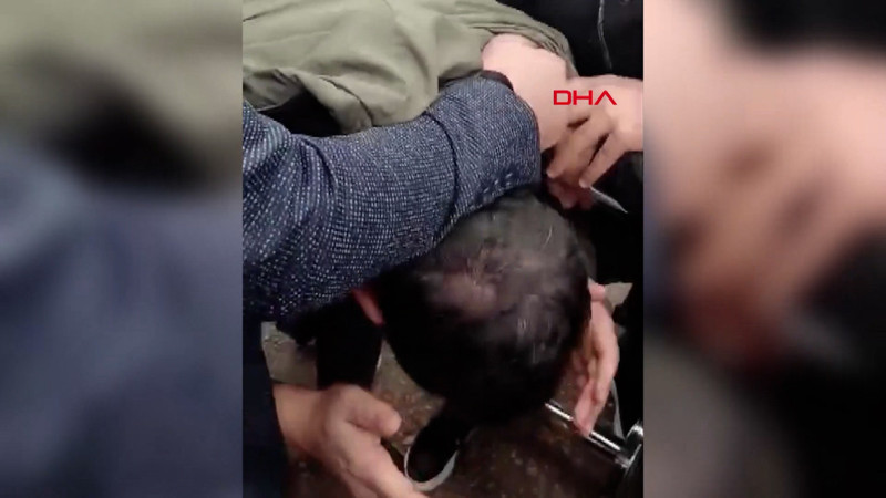 Bursa Büyükşehir Belediye Başkanı Bozbey'e saldırı girişimi kamerada!