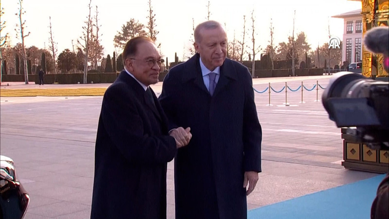 Cumhurbaşkanı Erdoğan, Malezya Başbakanı İbrahim'i resmi törenle karşıladı