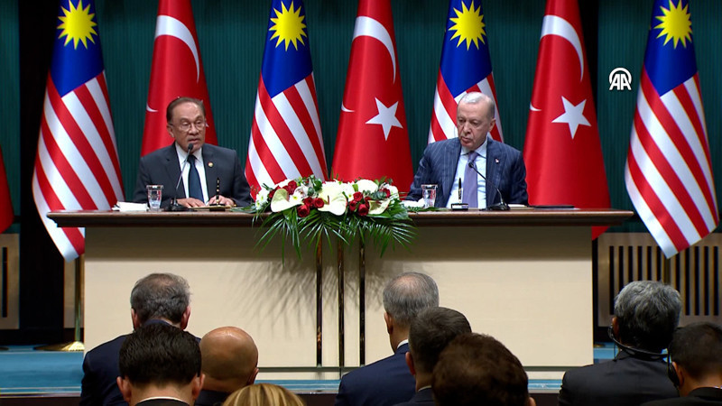 Malezya Başbakanı Enver: İslam dünyasına yaptığınız liderlikten dolayı teşekkür etmek istiyorum