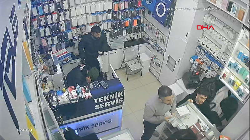 Doğubank iş hanında silahlı çatışma çıktı; kaçanlar iş yerine sığındı!